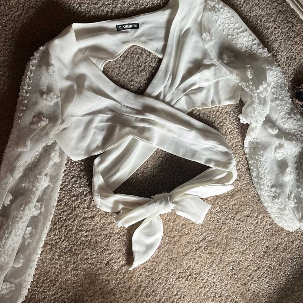 White cross cross crop top